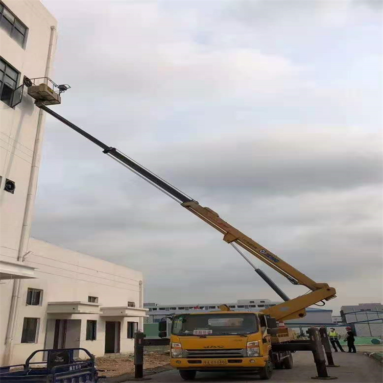 利川哪里有小型吊车出租的